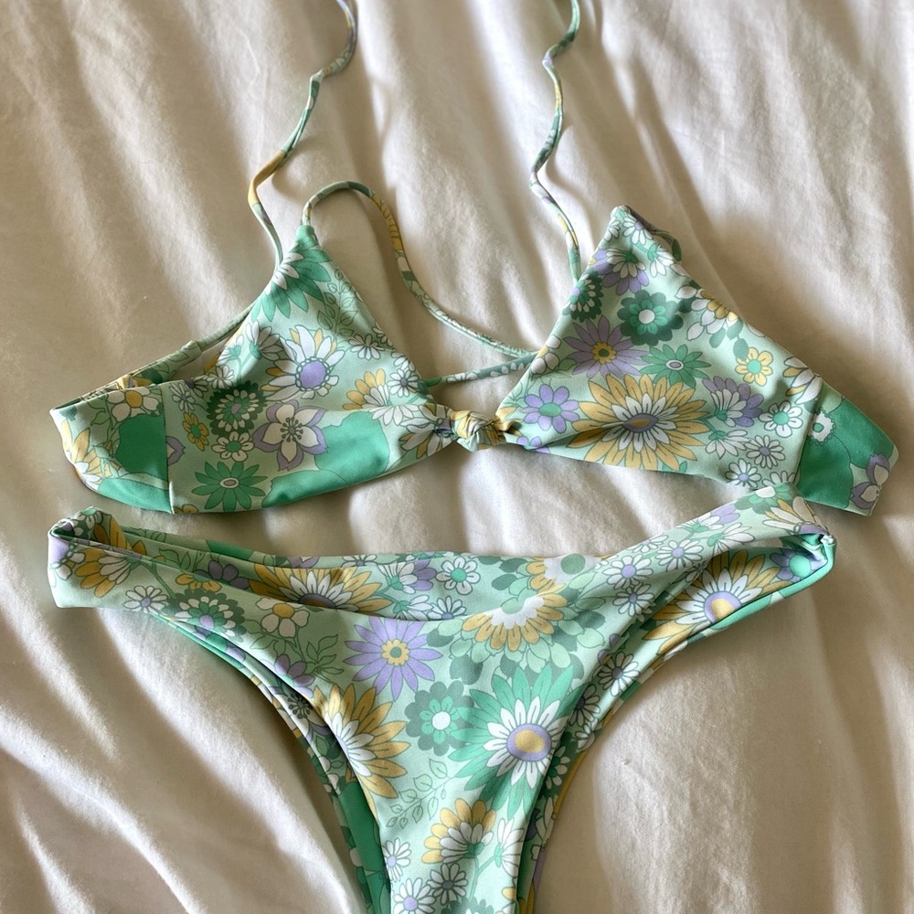 Skatie Haleiwa pattern bikini from amber fillerup